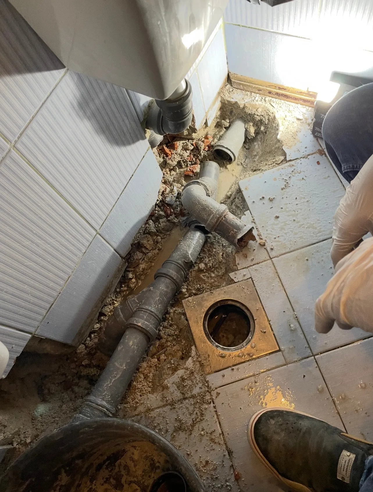 Pred - Nujna sanacija počene cevi - Ljubljana Vič